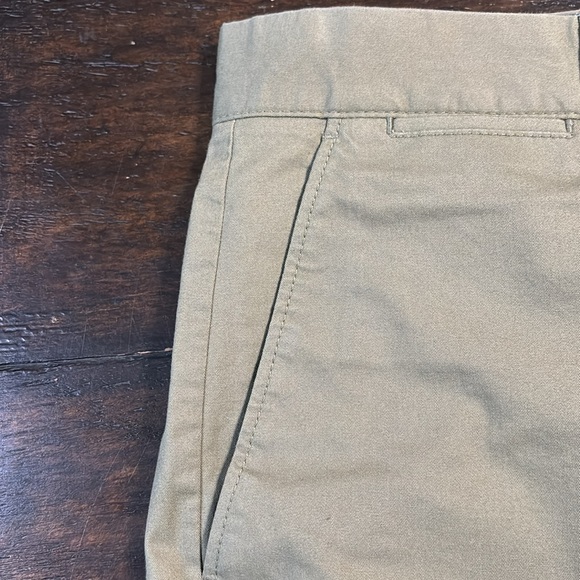 New with Tags! 💚 Men’s J. Crew 7” Stretch Chino Khaki-green Shorts - 28” Waist - Picture 4 of 10